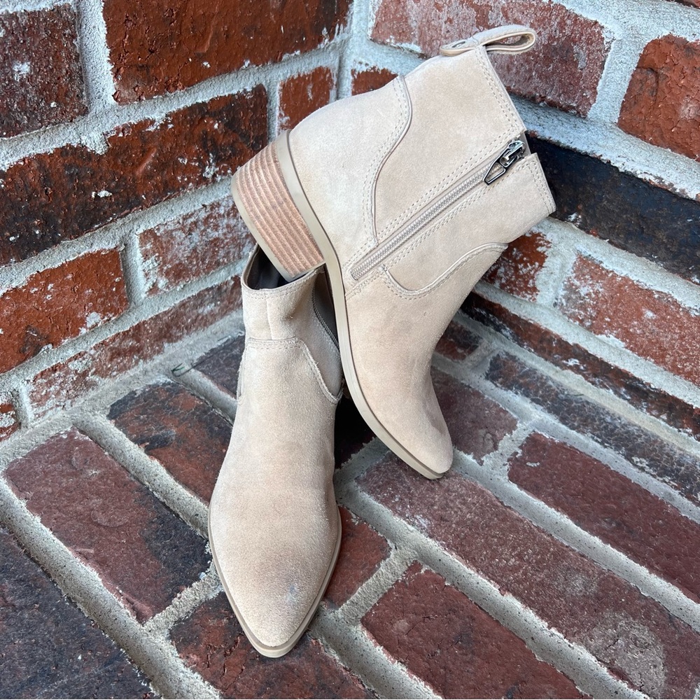 Dolce Vita Able Suede Western Style Bootie-size 6.5